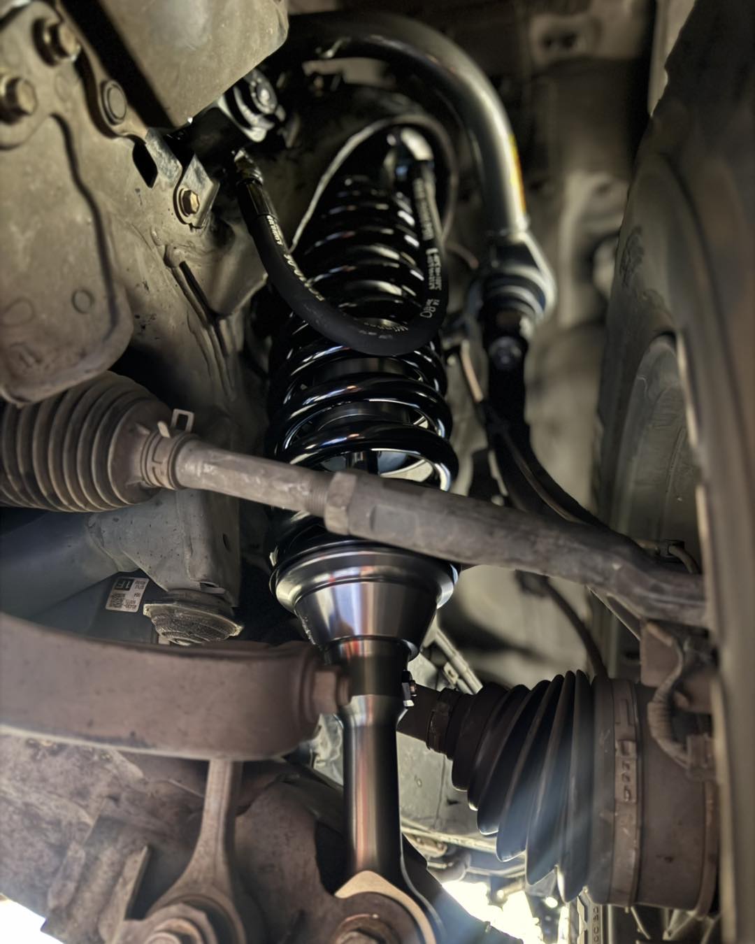 Tough Dog Remote Reservoir Front Struts 200 Series Toyota LandCruiser