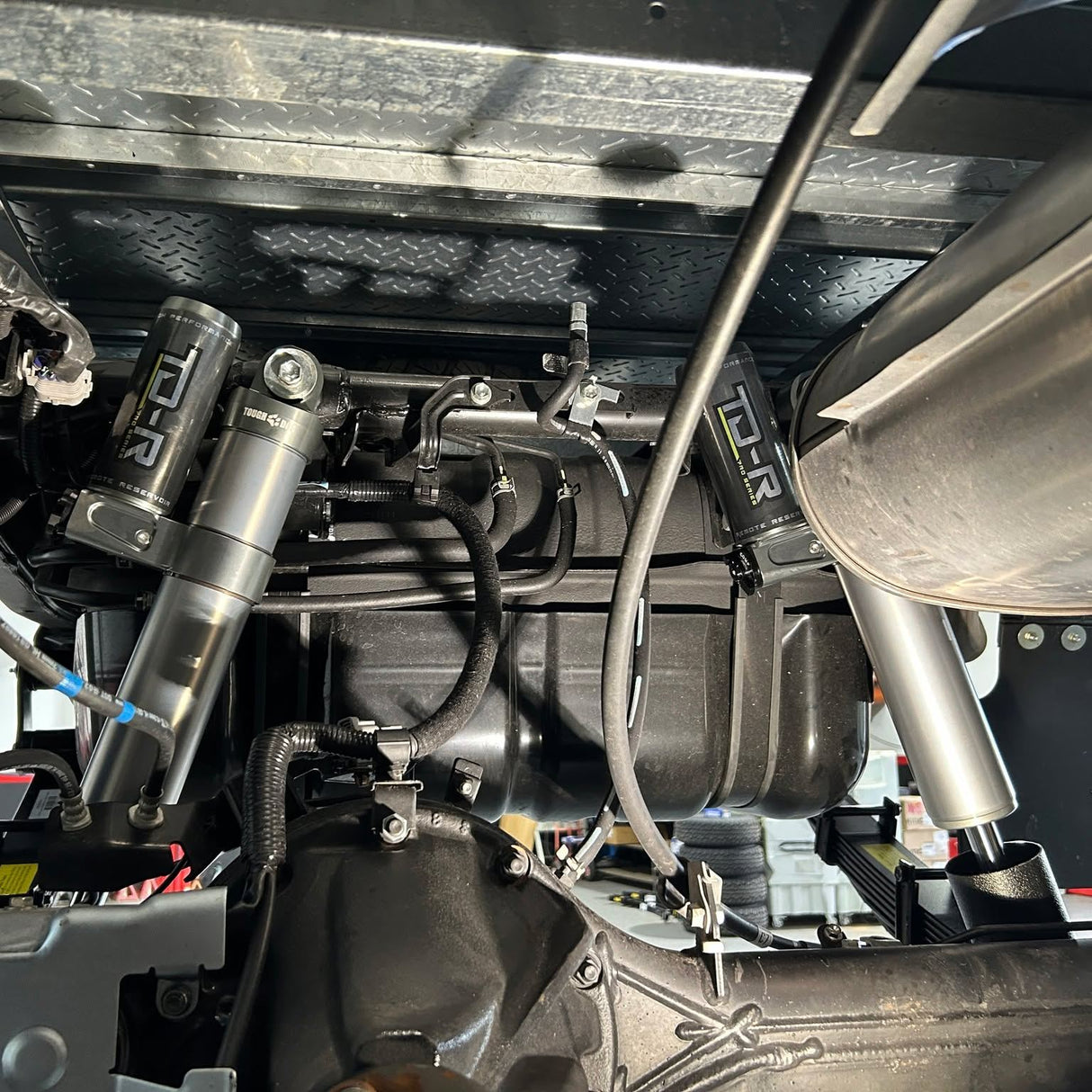 Tough Dog Remote Res Suspension Toyota LandCruiser 79 Series (Dual Cab)