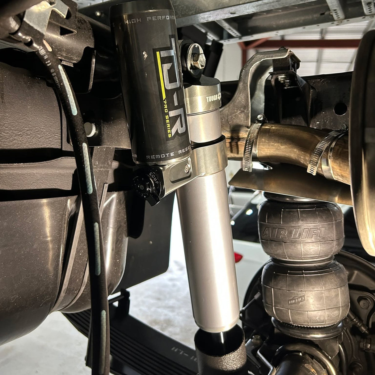 Tough Dog Remote Res Suspension Toyota LandCruiser 79 Series (Dual Cab)